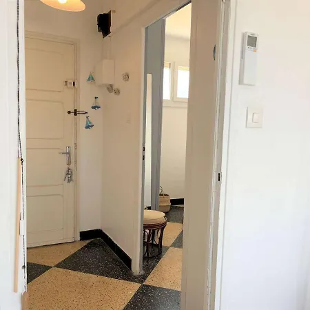 2 Pieces Avec Terrasse Et Vue A 50m De La - Fr-1-229c-84