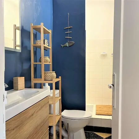 2 Pieces Avec Terrasse Et Vue A 50m De La - Fr-1-229c-84 Apartment *