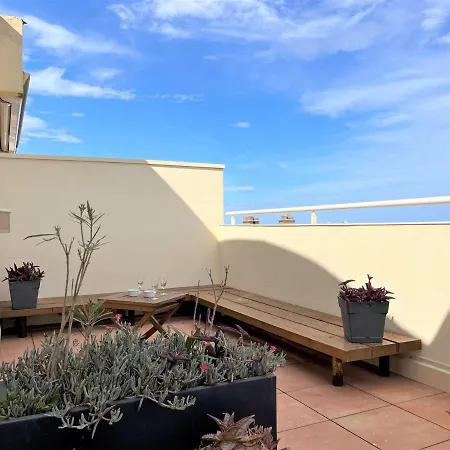 Apartment 2 Pieces Avec Terrasse Et Vue A 50m De La - Fr-1-229c-84