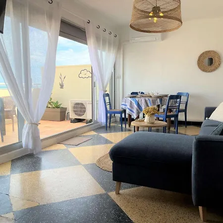 2 Pieces Avec Terrasse Et Vue A 50m De La - Fr-1-229c-84 *
