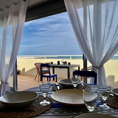 2 Pieces Avec Terrasse Et Vue A 50m De La - Fr-1-229c-84